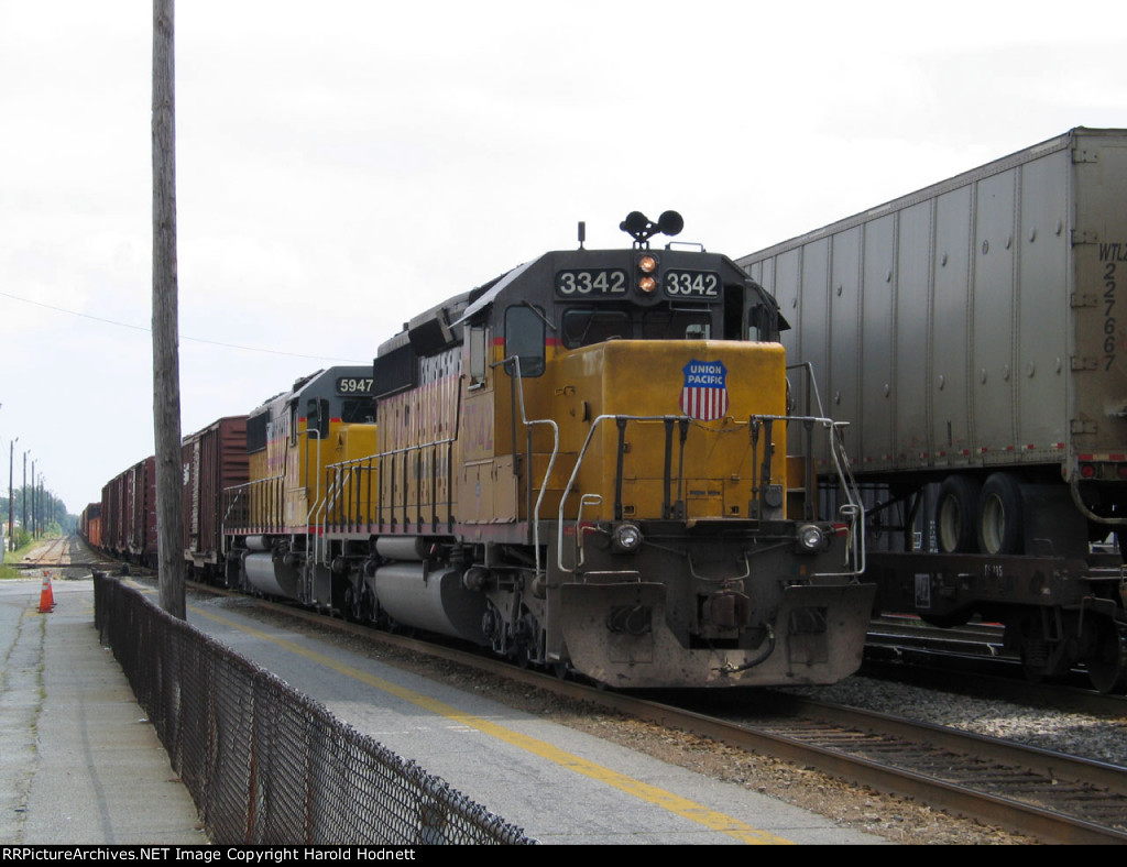 UP 3342 brings a train in beside the tower